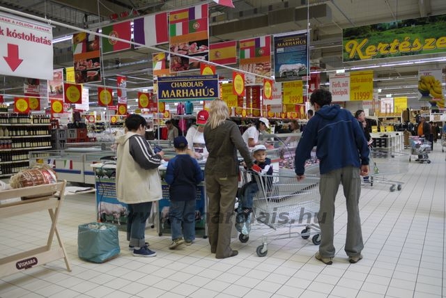 Kóstoltatás az Auchan-ban 2009. okt. 3-án
